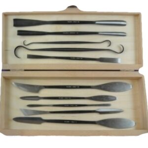 Assortiment hand gesmeed restauratoren gereedschap