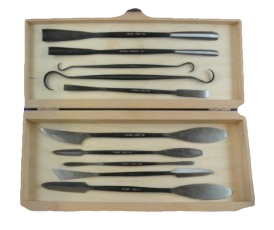 Assortiment hand gesmeed restauratoren gereedschap