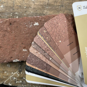 Baksteen reparatiemortel. Op kalkbasis zonder cement. Steenreparatiemortel collectie baksteen